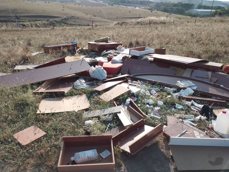 Denuncian un vertedero ilegal en Tejares