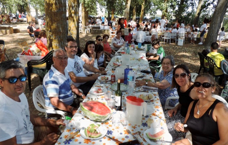 Aldearrubia se cita en el merendero para vivir una multitudinaria paellada festiva