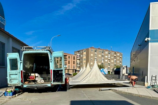 Arranca la instalación de las carpas de peñas para las Ferias y Fiestas 2023