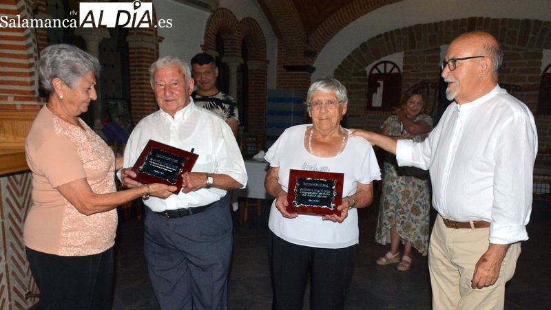 Victoria Rubio y Nicolás Rubio son homenajeados en la fiesta de la asociación de jubilados de Cerralbo