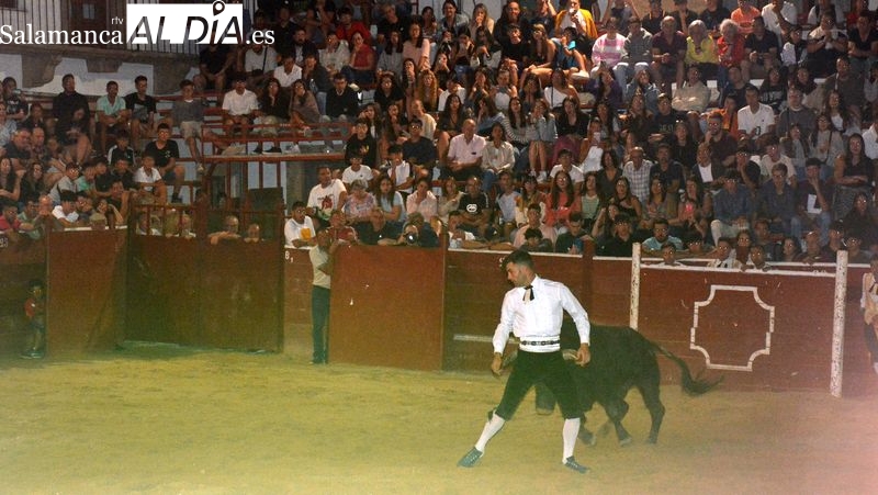 Álvaro Sánchez Chispas triunfa en el Concurso de Recortes de Lumbrales