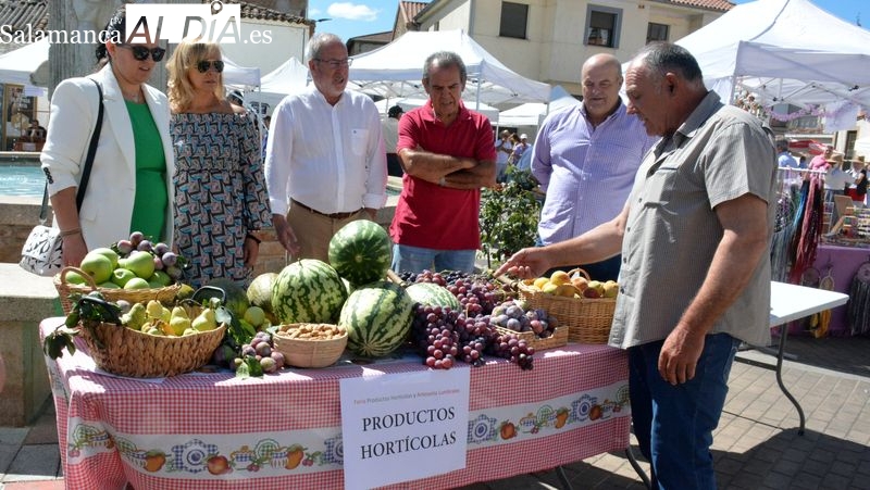Lumbrales vive una animada despedida de fiestas con la Feria Hortícola y una comida popular