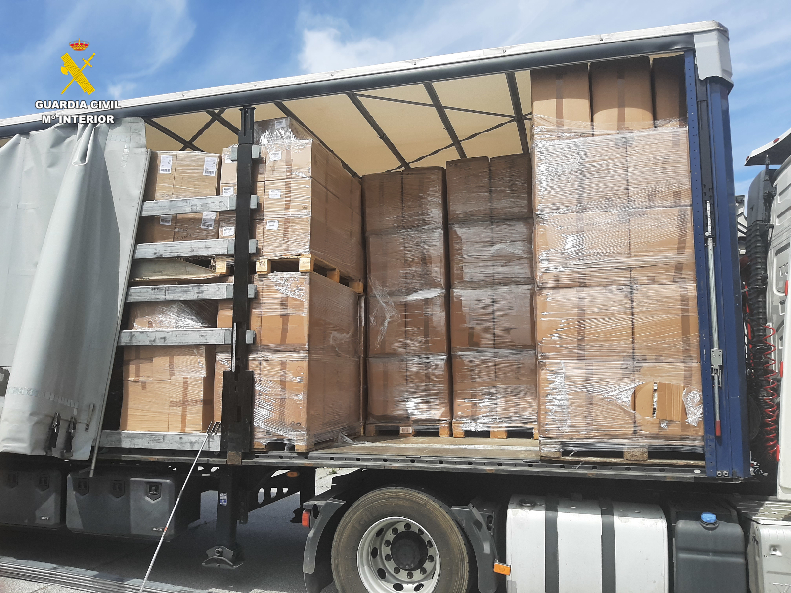 La Guardia Civil de Salamanca interviene más de 22.000 prendas falsificadas por valor de 773.000 euros