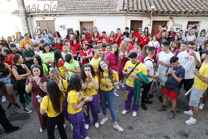 Doñinos arranca sus fiestas con un pregón muy animado