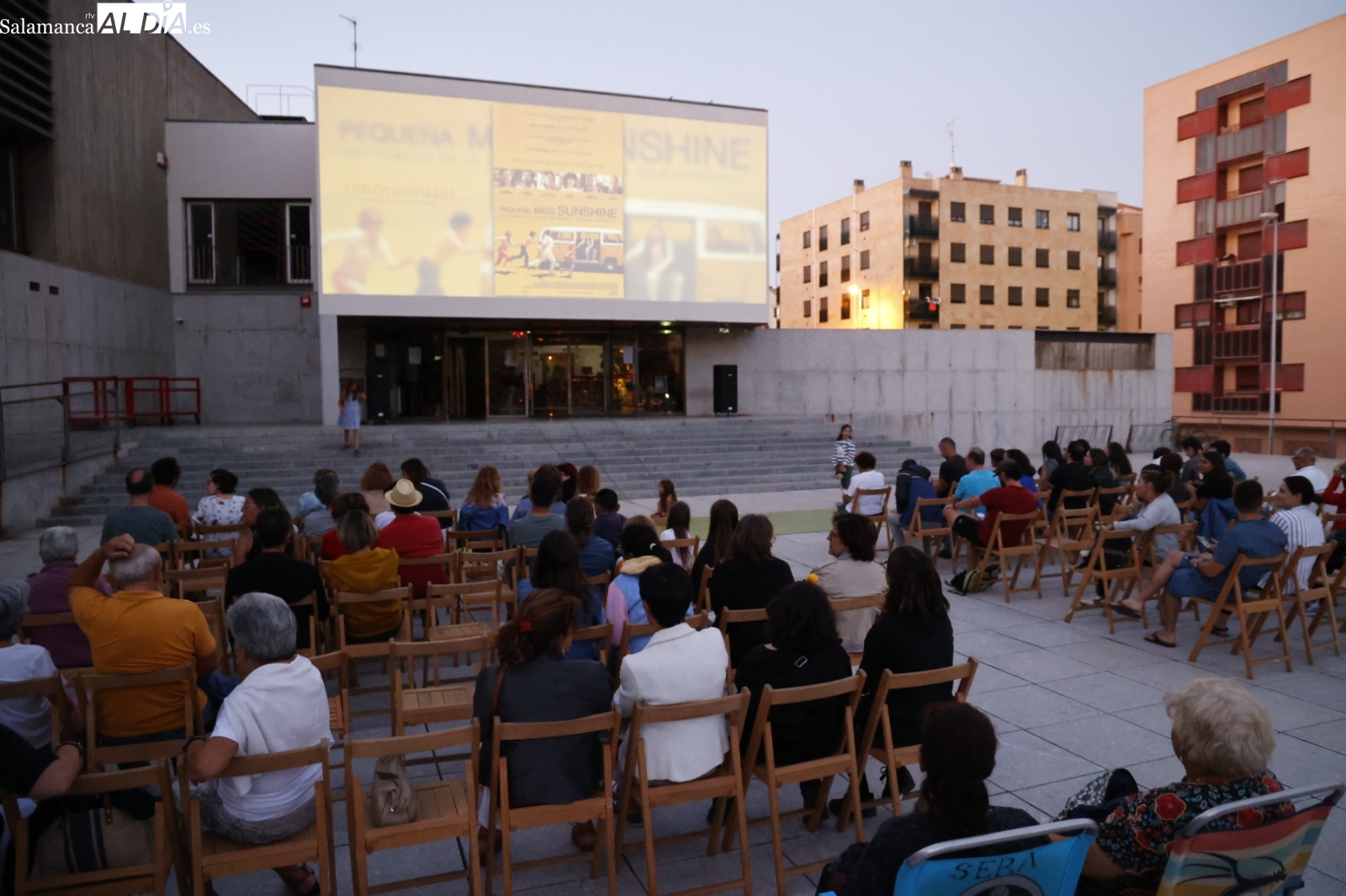 La película ‘Pequeña Miss Sunshine’, protagonista en la plaza de la biblioteca Torrente Ballester