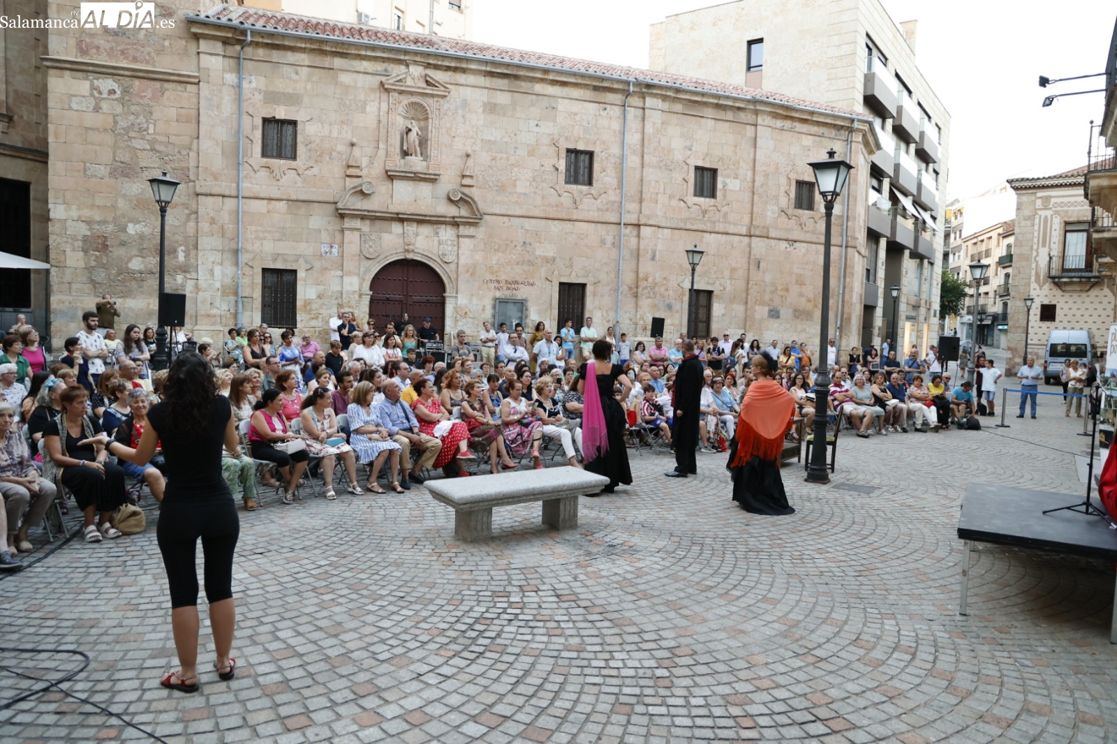 Intrussión Teatro representa ‘Maestro Bretón’ y hace disfrutar a los salmantinos en la plaza de San Boal