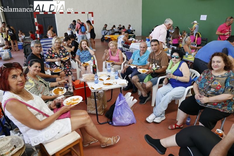 Castellanos de Moriscos se divierte con su Gran Paella Popular