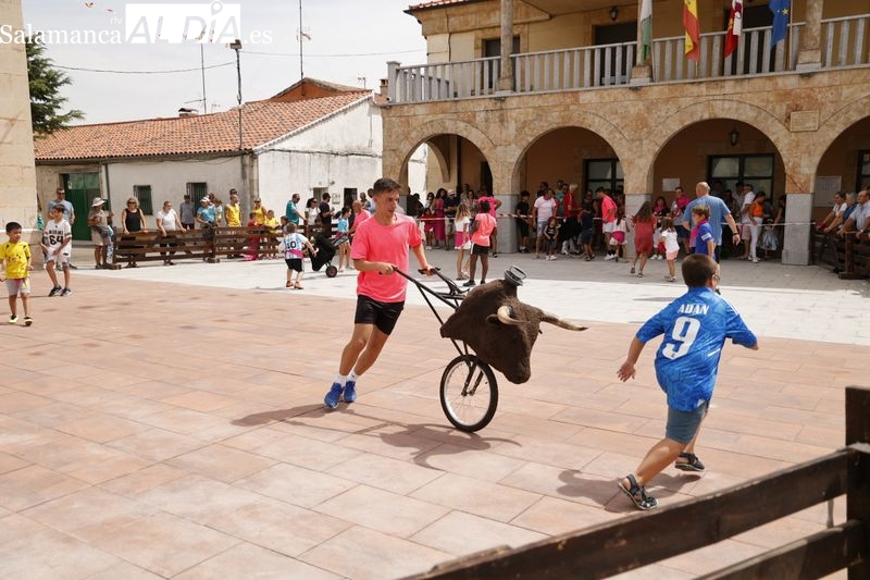 Valdelosa disfruta de sus fiestas con los juegos infantiles, la misa y el mercadillo