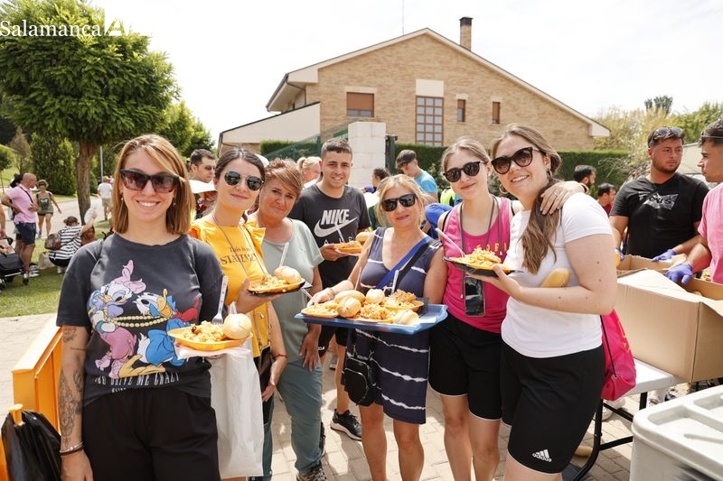 Los vecinos de Carbajosa no fallan a su cita con la tradicional paellada