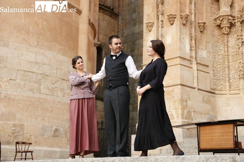 El público disfruta con ‘El músico, la charra y la chulapa’ en el Patio Chico