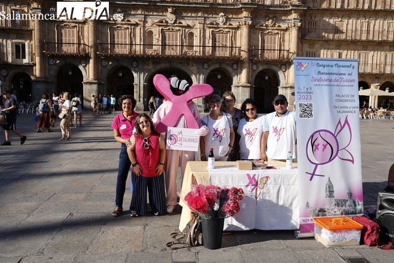 La Asociación Síndrome de Turner Alejandra Salamanca hace la habitual lectura del manifiesto en la Plaza Mayor