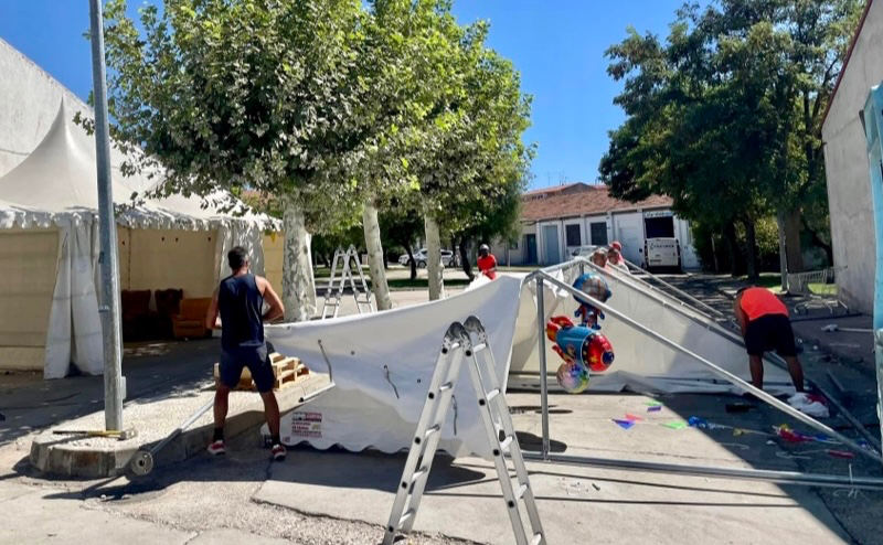 Comienza el desmontaje de las carpas de peñas 