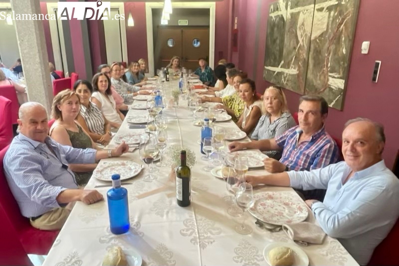 Los sanitarios del Centro de Salud celebran una comida en Las Cabañas para apoyar a este centenario restaurante