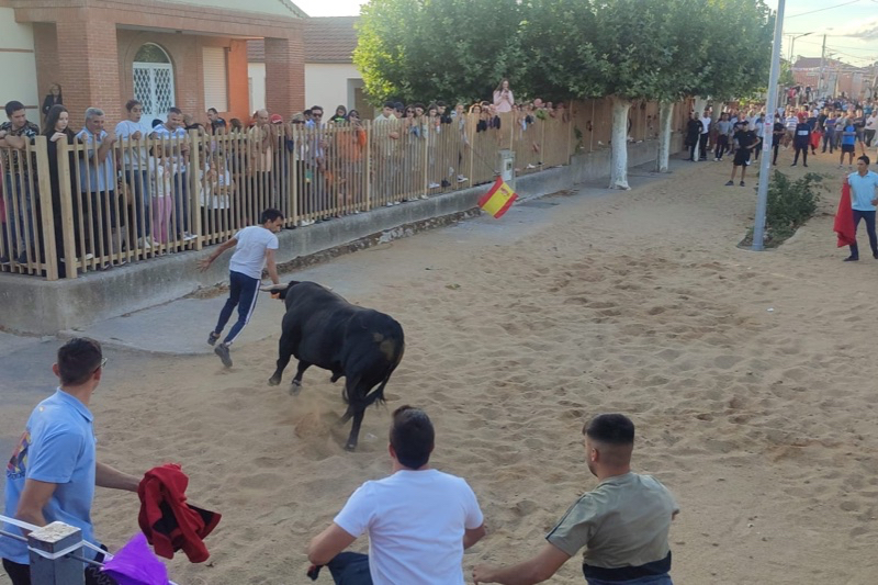 Villaflores se vuelca en su esperado encierro urbano