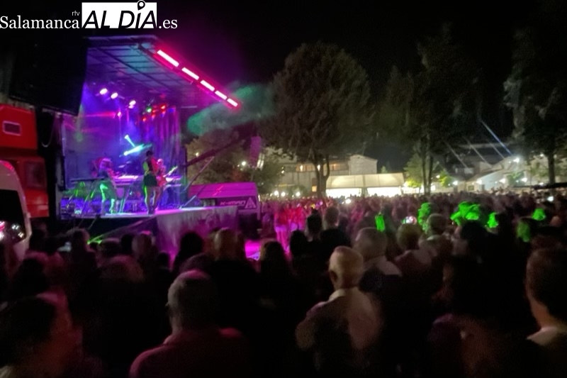 Mecanomanía trae a Peñaranda clásicos y recuerdos en un ambientado concierto