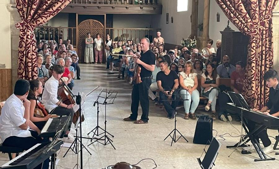 Explicadas a los vecinos de Puebla de Yeltes y Sepulcro Hilario las restauraciones de sus retablos