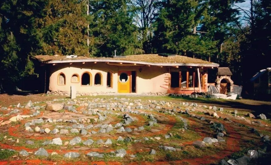 MolinoLab programa un taller de bioconstrucción con barro y paja