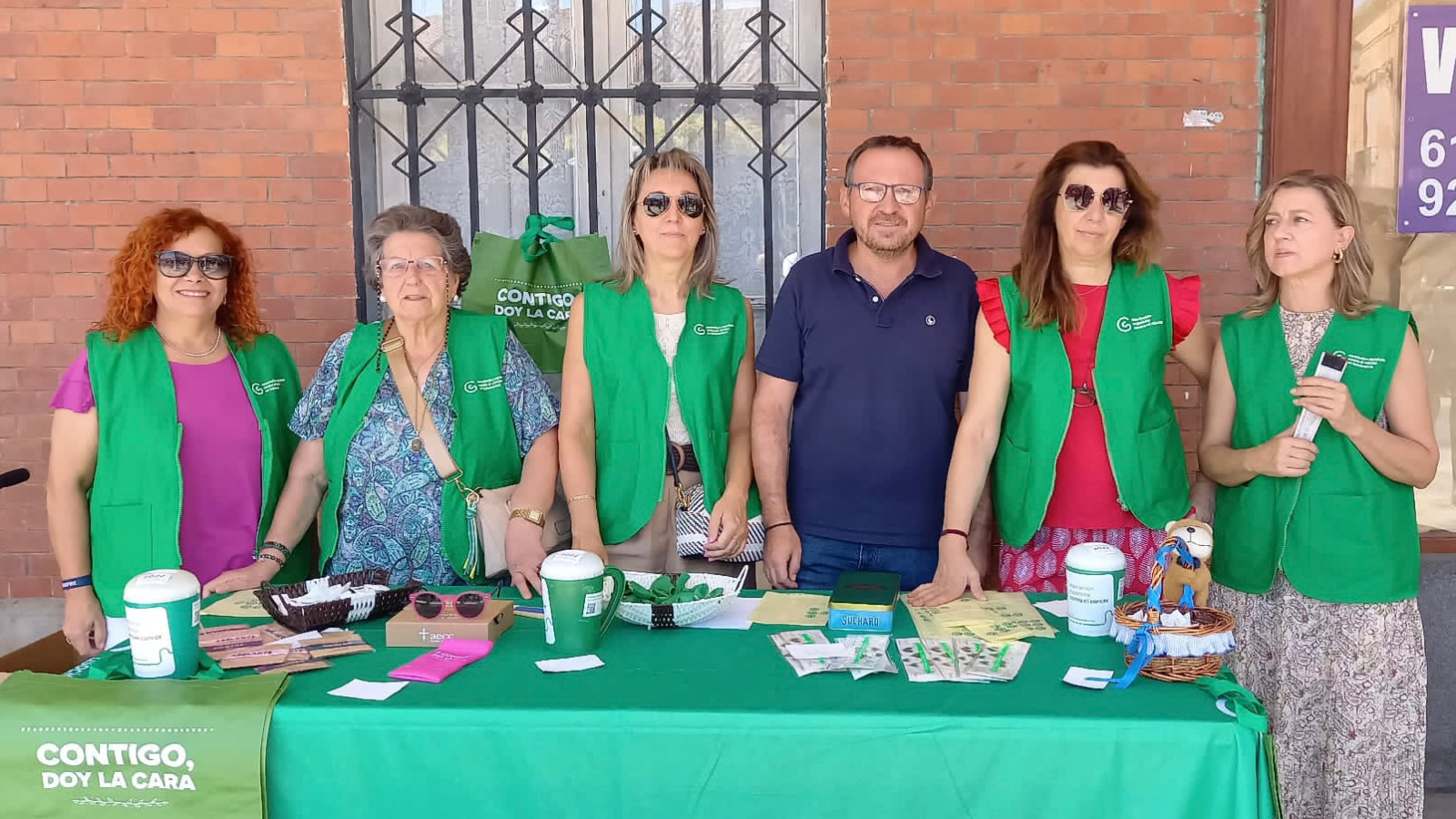 La AECC se hace presente en el mercadillo con la celebración de su tradicional cuestación