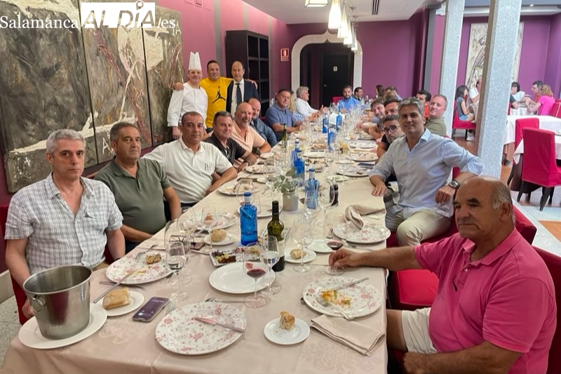 Hosteleros y restauradores salmantinos se reúnen en Peñaranda en una comida para dar su apoyo a Las Cabañas