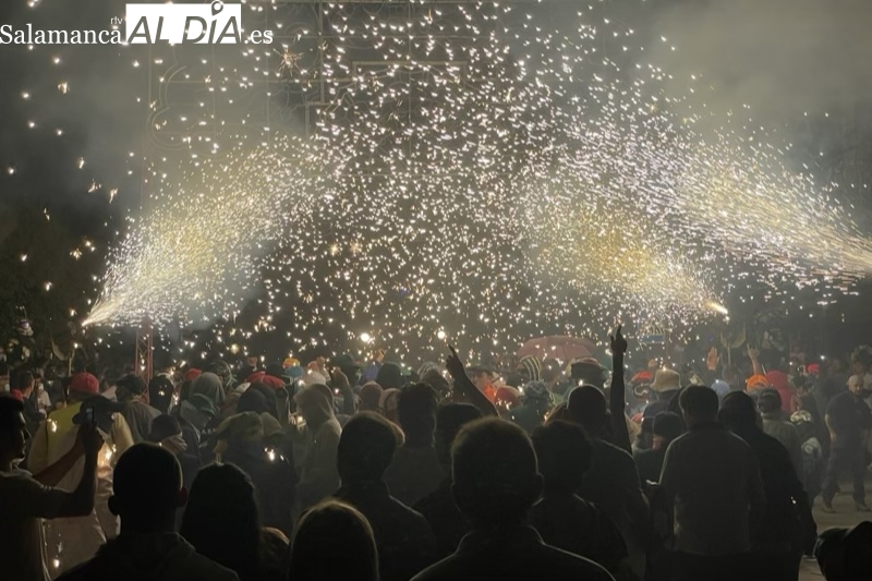 Ragnarok convierte en un mar de fuego y público la noche del viernes de ferias