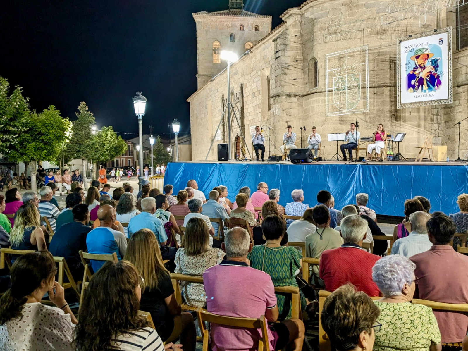 Juegos para niños y jóvenes y música de Adobe Dulzaineros en Macotera