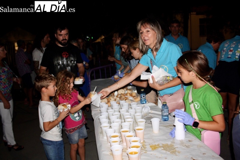 1.000 raciones solidarias de patatas meneás para una ambientada cena en el entorno de las carpas peñistas, con un concurso de Djs como broche