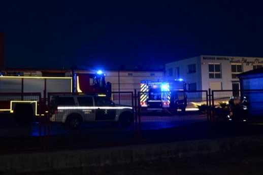 Importante despliegue en Peñaranda por un incendio junto a una fabrica de jamones