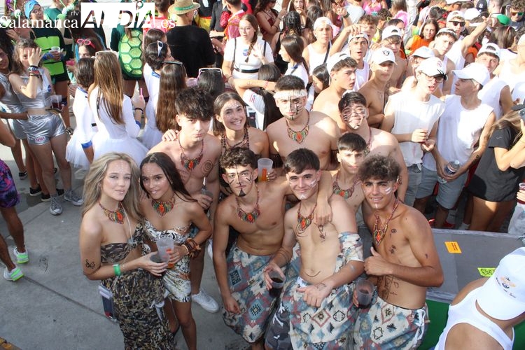 Las peñas de la villa ducal se disfrazan en un gran día de fiesta 