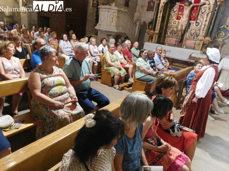 El público de Calzada de Valdunciel disfruta con el grupo de teatro Lazarillo de Tormes