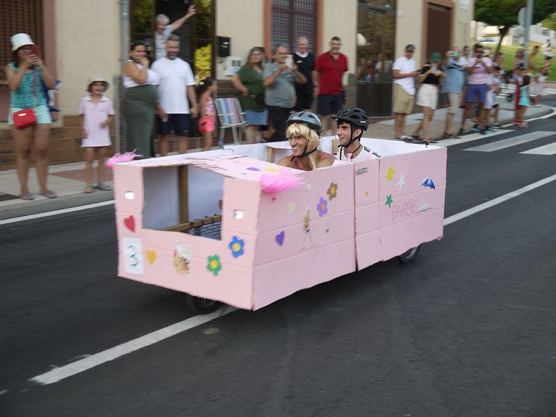 Diseños sorprendentes en la II Carrera de Autos Locos de Carbajosa