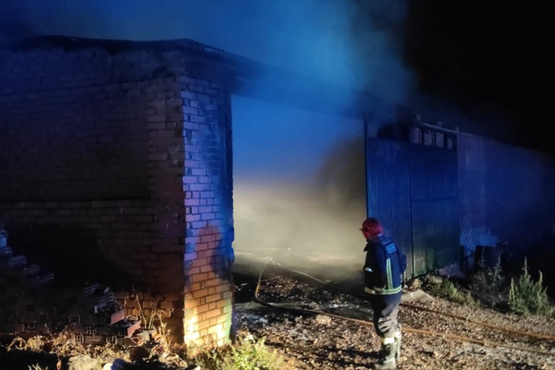 Sofocado un potente incendio declarado en unas instalaciones agrícolas en Mancera de Abajo 