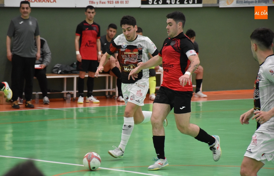 Álex Francisco continuará portando el brazalete del III Senior