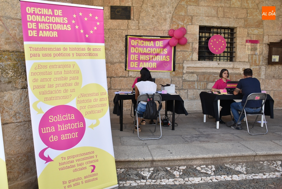 Abierta la ‘Oficina de Donaciones de Historias de Amor’ en los soportales de la Casa Consistorial