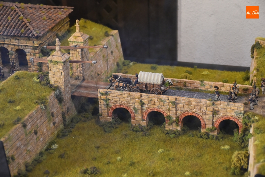 Reubicada en el zaguán de la Casa de la Cultura la maqueta del Puente de San Felipe