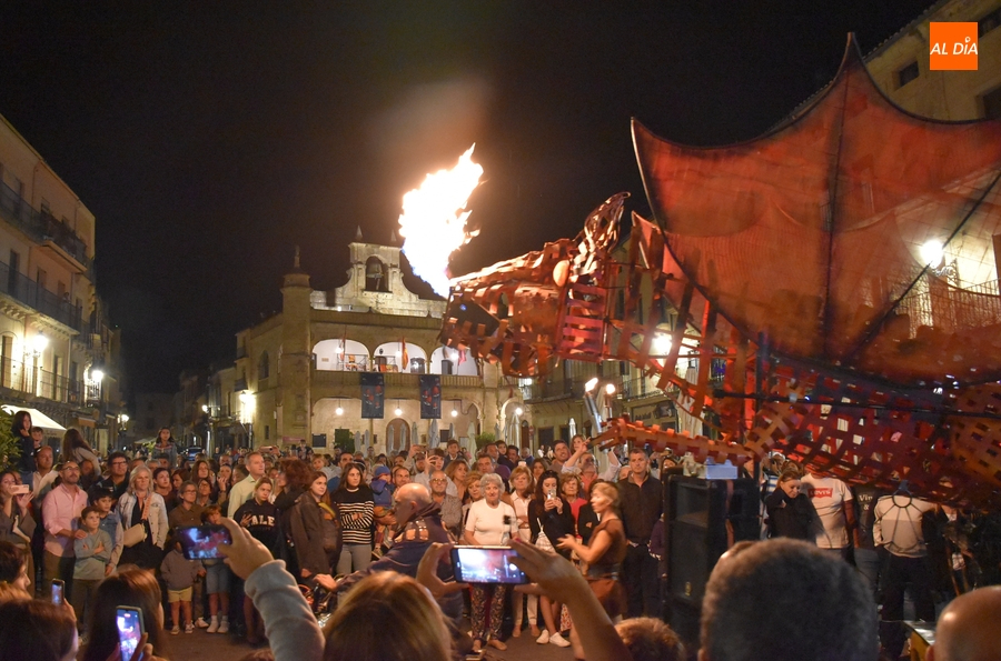 Las Criaturas del Fuego acuden a la llamada de Dark Flama en el último evento callejero
