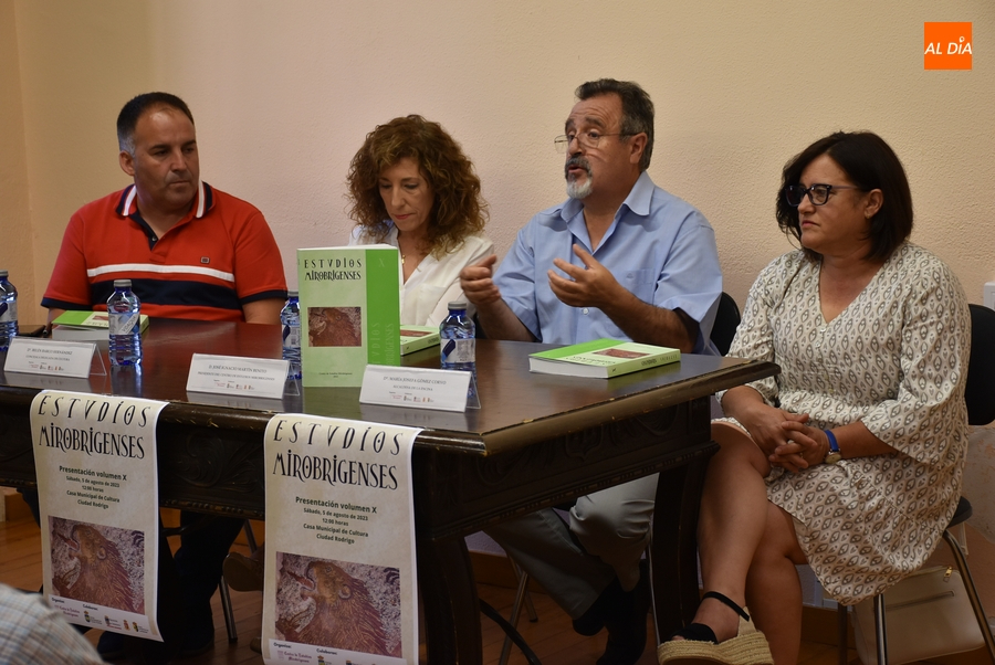 Saelices y La Encina llenan de orgullo comarcano el 10º número de la Revista del CEM