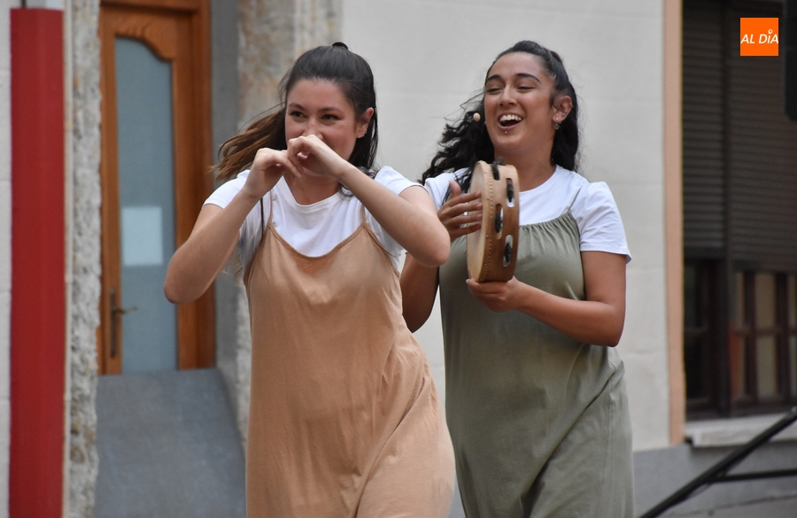 Amplia tarde de danza en torno a la violencia de género, el pan o el agua tras el estreno de un ‘Fake reality’