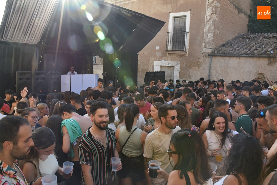 Se adelanta a la medianoche la prohibición de aparcar en las vías que acogerán el Martes Mayor