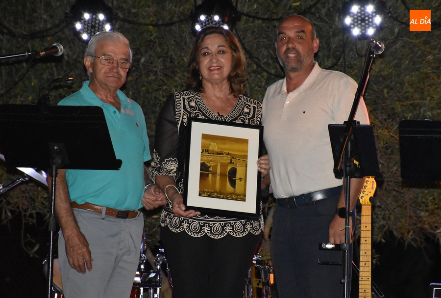 Pepita Zafra reivindica en su pregón festivo la Declaración como BIC del Puente Mayor