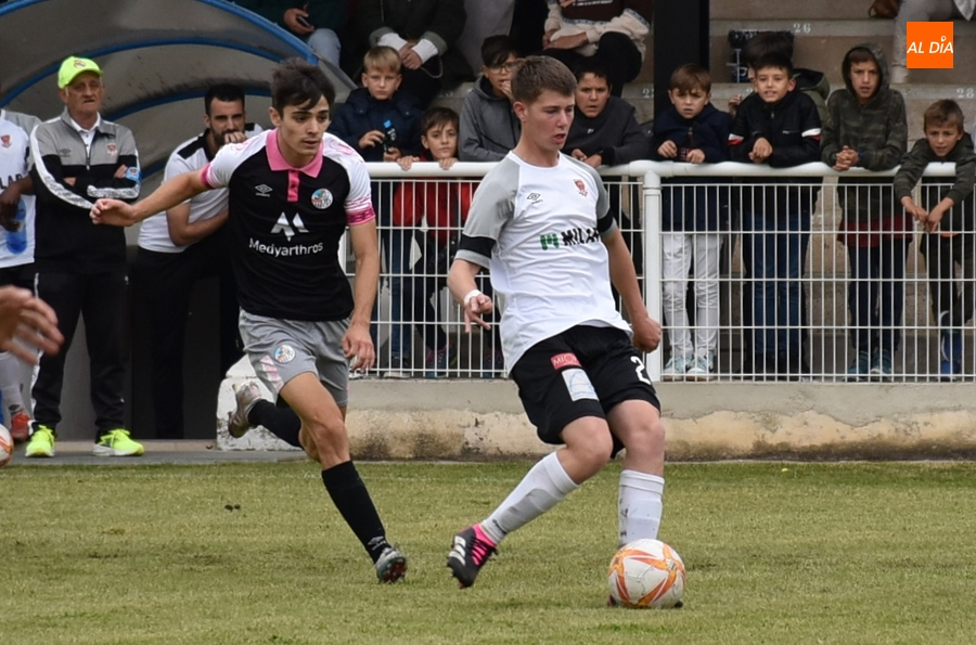 Álvaro Castaño se convierte en jugador del primer equipo del Ciudad Rodrigo CF