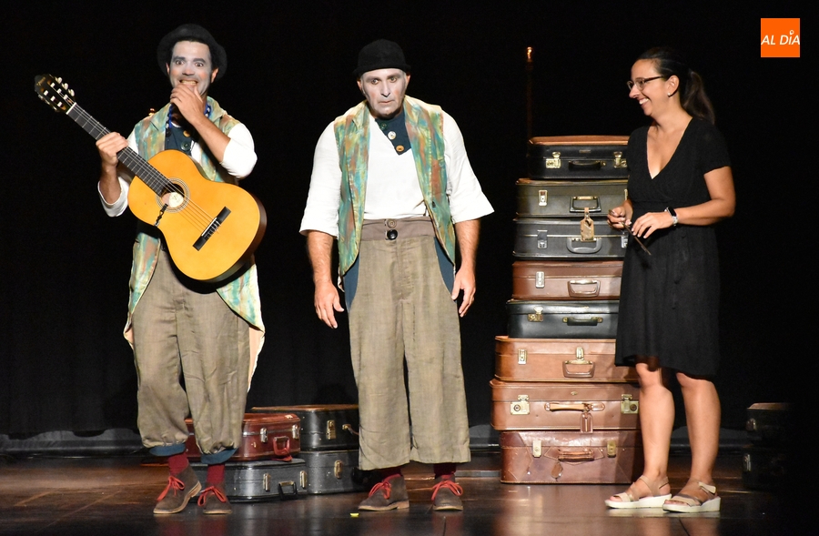 Una colección de maletas llenas de recuerdos y un viaje al Siglo de Oro, entre las últimas obras infantiles