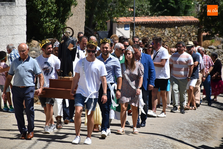 Saelices el Chico se pone sus mejores galas para procesionar a San Benito
