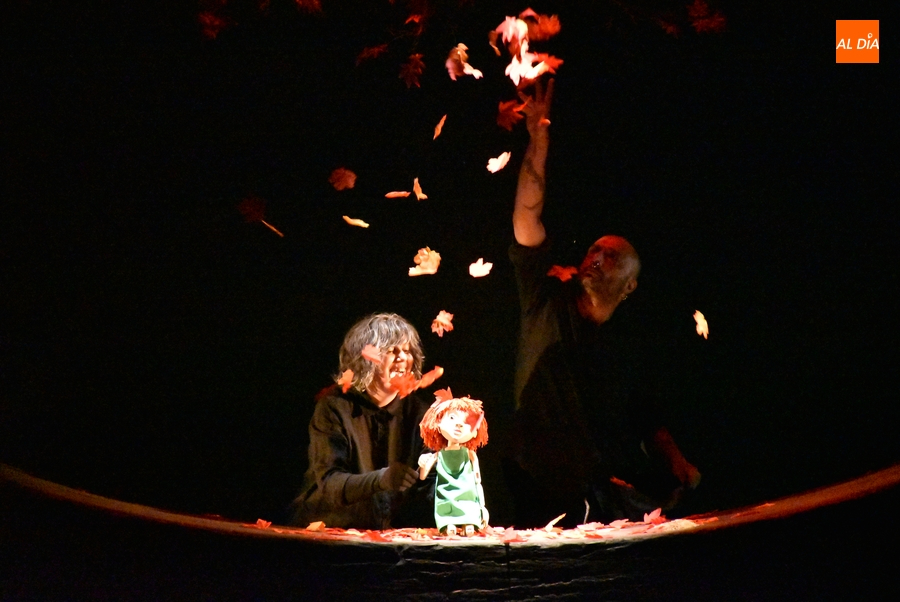 La esperanza renace bajo ‘El árbol rojo’ de Baychimo en la apertura de la franja infantil