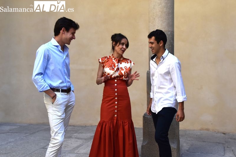 Los novilleros Manuel Martín y Fabio Jiménez, recibidos por la concejala de Festejos por participar en el Circuito de Castilla y León