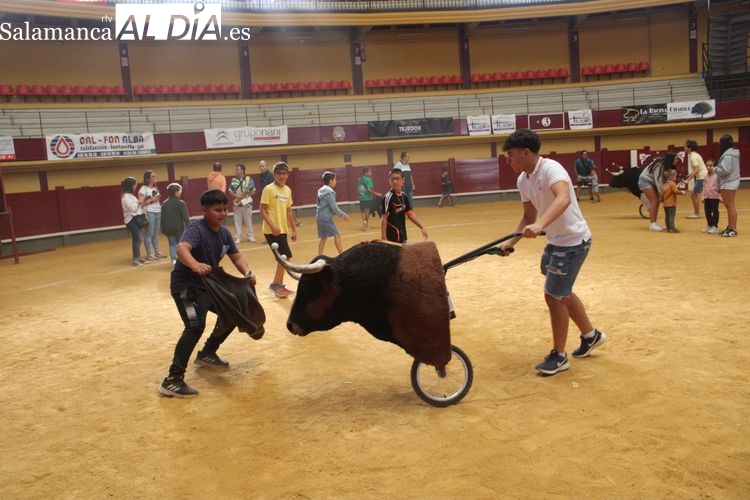Los más pequeños comienzan su gran día con un encierro infantil