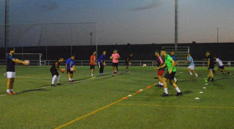 La UD Mirobrigense, que ya conoce a sus 17 rivales ligueros, vuelve a los entrenamientos