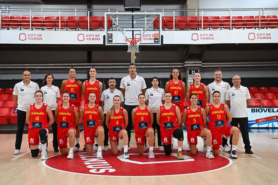 La España sub20 de Raquel Romo, Inés Santibáñez y el doctor Moreno brilla en el Europeo al ser uno de los dos invictos