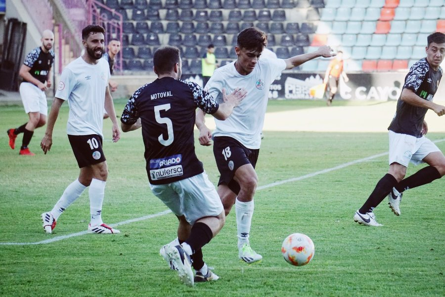 El Ciudad Rodrigo CF debuta encajando una goleada ante un Salamanca CF UDS con más rodaje