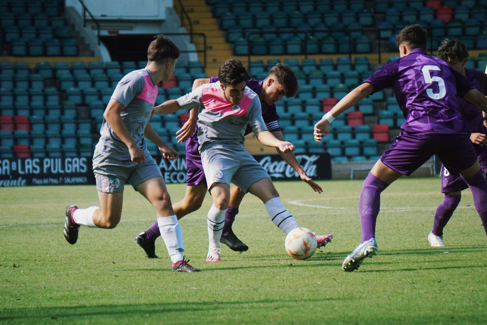 Un Salamanca UDS sin gente del primer equipo cae en el Helmántico ante el Valladolid de Julio Baptista (1-5)