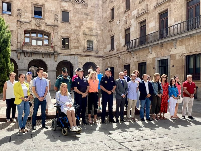Salamanca guarda un minuto de silencio tras el asesinato de Béjar